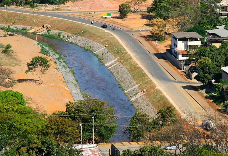 Prefeitura Municipal de Ipatinga - MG - Enrocamento Ligação Viária Canaã - Centro